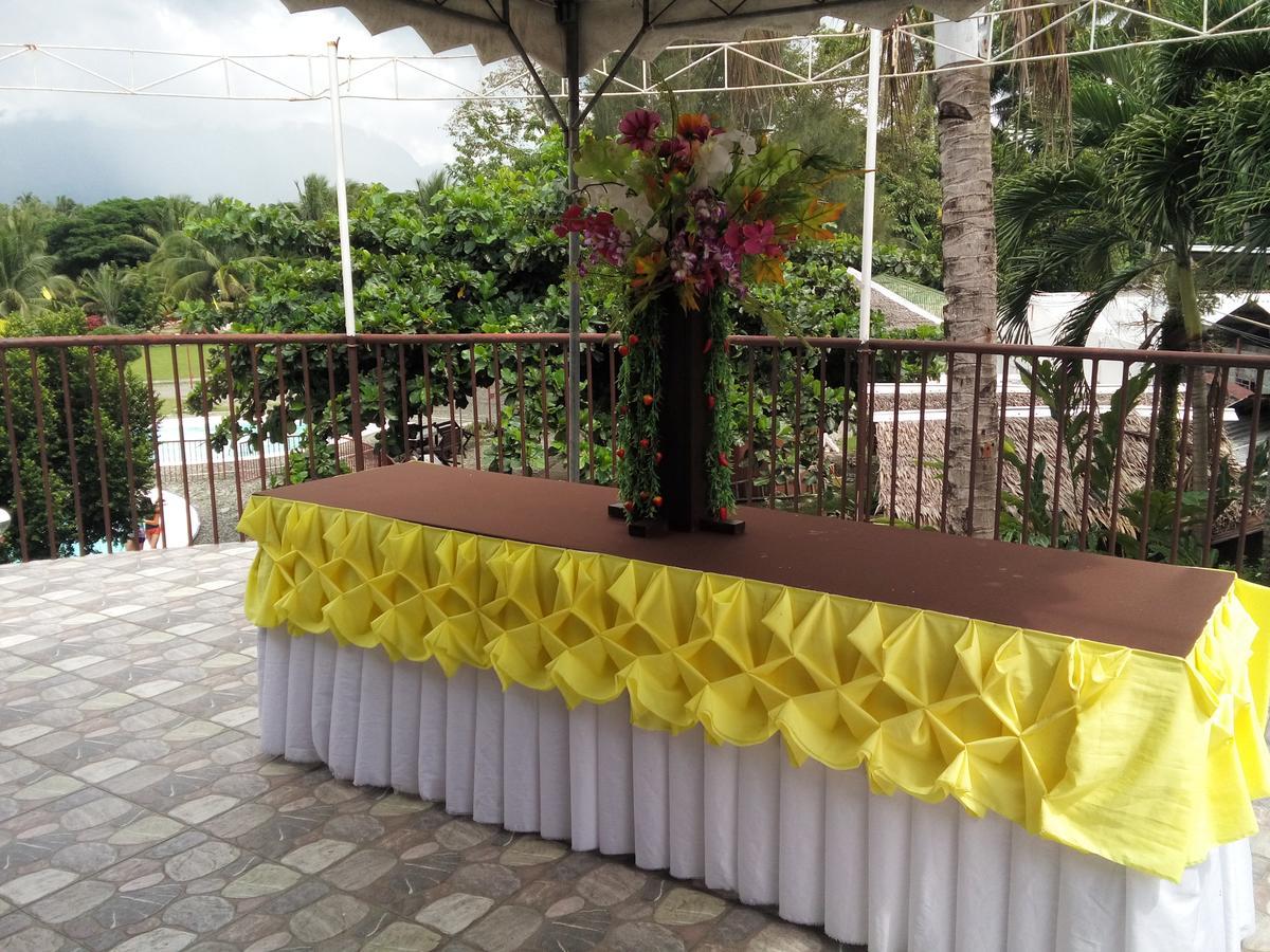 Gazebo Pools&Restaurant Hotel Cabadbaran Buitenkant foto